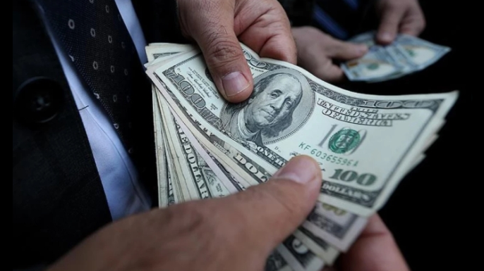 Dolar zirvedeki yerini sürdürüyor