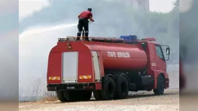 Girne’de park halindeki araçta yangın