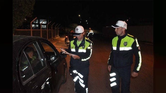 Polis denetimlerinde 7 kişi tutuklandı, 189 araç trafikten men edildi
