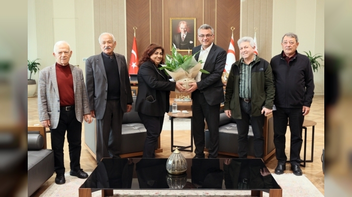Erhürman, Barış Derneği heyetini kabul etti