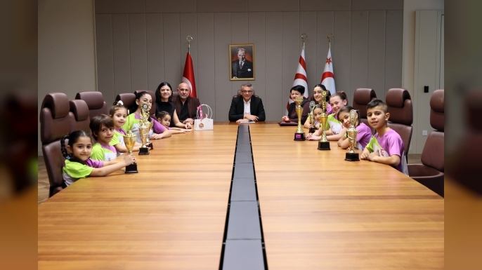 Erhürman, KKTC Halter ve Vücut Geliştirme Federasyonu ve Nev Çocuk Fitness sporcularını kabul etti