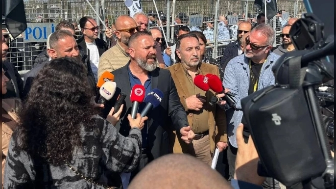Fiber Optik Protokolü gerginliği devam ediyor: Polis barikatı, grev yasağı kararı!