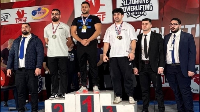 KKTC Halter milli takım sporcuları Türkiye Powerlifting şampiyonası’nda derece elde etti