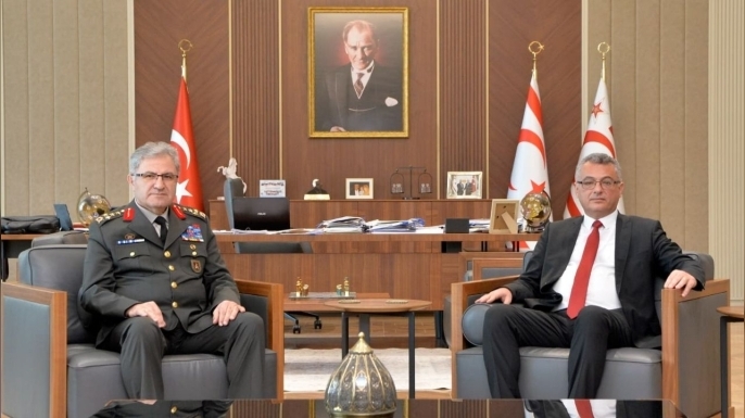 Cumhurbaşkanı Tufan Erhürman, Kara Kuvvetleri Komutanı Orgeneral Metin Tokel'i kabul etti