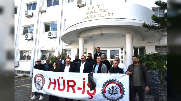Hür-İş Federasyonu’ndan Maliye Bakanlığı önünde protesto eylemi… “Zamları kabul etmiyoruz”