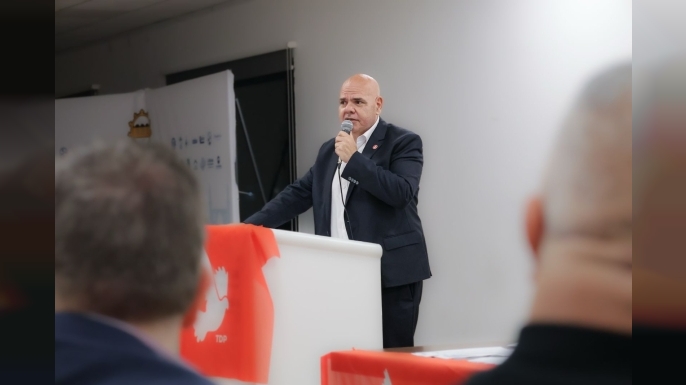 Özkunt: “Vatan millet bayrak” edebiyatları yetmedi şimdi de kirliliklerini kapatmak için yasalarla oynuyorlar