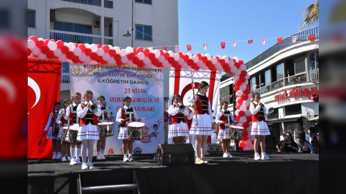 Girne Sokaklarında 23 Nisan Coşkusu