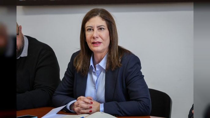 Meclis Önünde Bekleyiş Sürüyor: İncirli "Yönetim Zaafı" Vurgusu Yaptı
