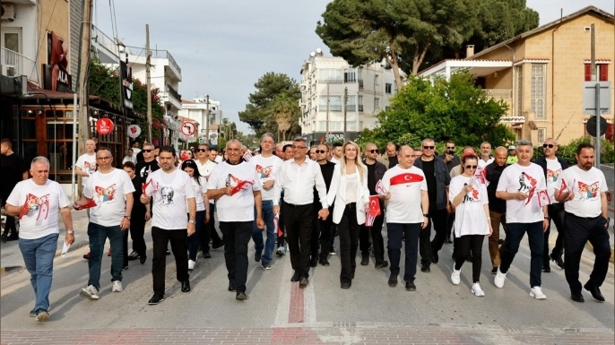 Cumhurbaşkanı Tufan Erhürman ve eşi Nilden Bektaş Erhürman, “107. Yıl Korteji’ne” katıldı