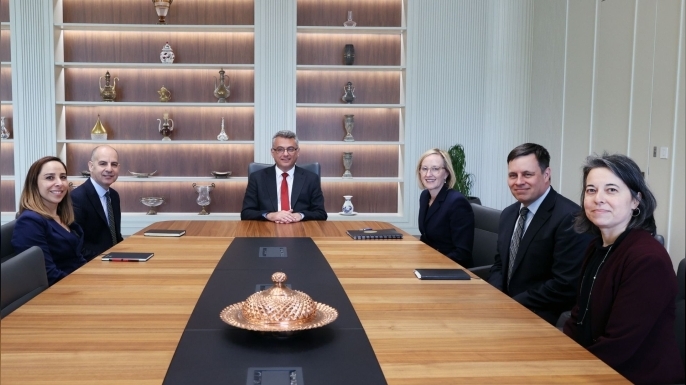Erhürman, Davis ile görüştü