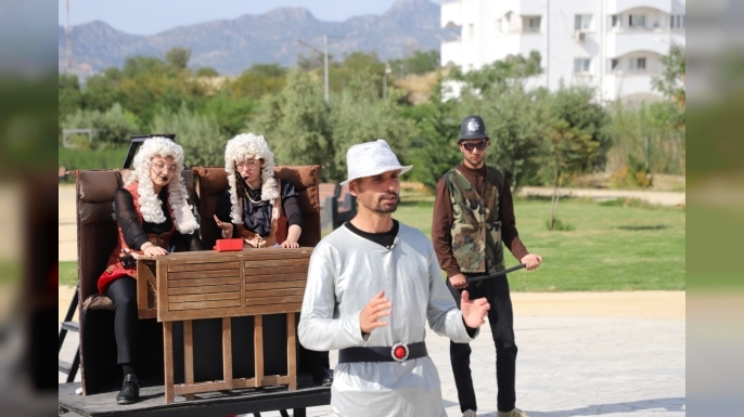 “Eşeğin Gölgesi” oyunu yarın akşam Kızılbaş Parkı'nda sahnelenecek