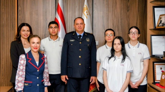 Polis Genel Müdürü Adalıer Lefkoşa Türk Lisesi öğrencilerini kabul etti