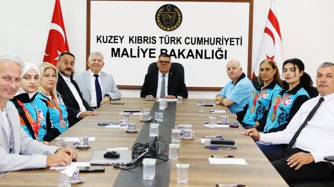 Berova, Dünya Budo Kupası'nda şampiyon olan KKTC Budo Milli Takımı sporcularını kabul etti