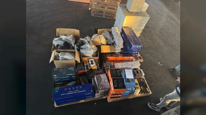 Mağusa’da kaçak elektronik operasyonu