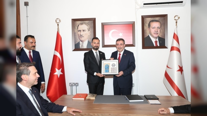 Yılmaz, KKTC AK Parti Temsilcilik binasını ziyaret etti