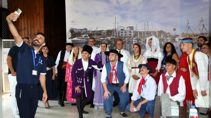 Ataoğlu, 16. Lefkoşa Halk Dansları Festivali ekiplerini kabul etti