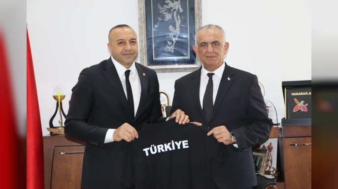 Çavuşoğlu, savunma sporları federasyon yetkilileriyle görüştü