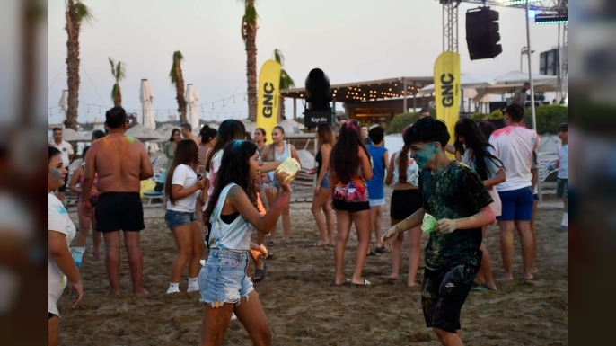 DAÜ’de 3’lü Plaj Voleybolu Turnuvası ve “Colour Fest” düzenlendi