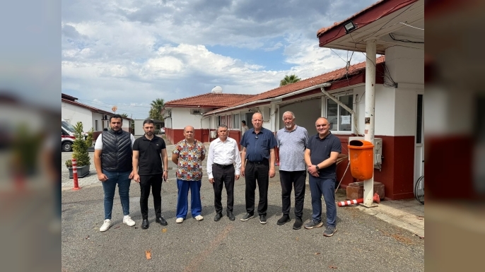 Dinçyürek, olumsuz hava koşullarından etkilenen Cengiz Topel Hastanesi’nde incelemelerde bulundu