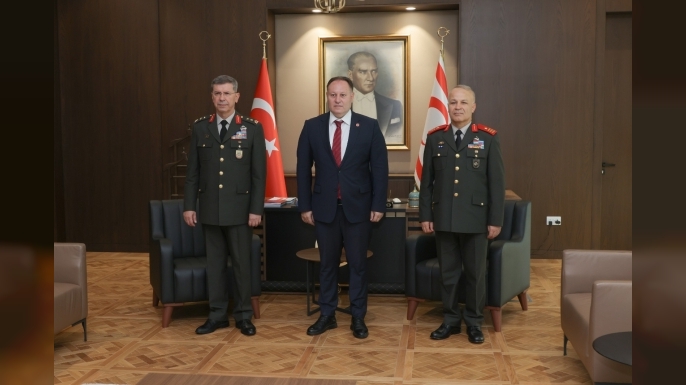 Meclis Başkanı Öztürkler KTBK ve GKK komutanlarını kabul etti