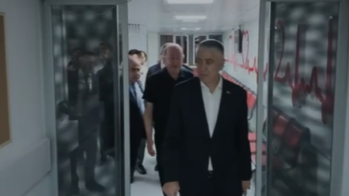 Özel, gemi faciasından kurtarılan yolcuları ziyaret etti