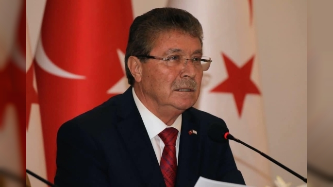Üstel: "Gençlerimizin dünyayla kucaklaşmasına engel olmaya devam ediyorlar"