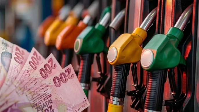 Benzin ve dizel fiyatları yükseldi: Yeni tarifeler yarın yürürlükte