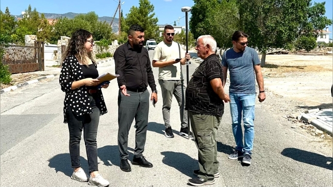 Geçitkale-Serdarlı Belediye Başkanı Halil Kasım, “Beldede, yol altyapısını güçlendireceğiz” dedi ve iki köyde yol yapımı için ihaleye çıkılacağını duyurdu