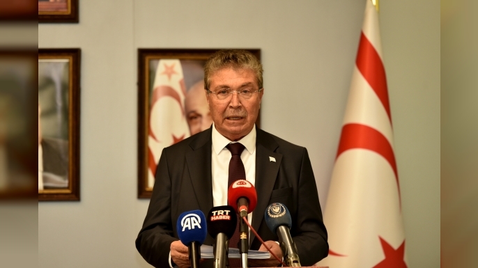 Üstel: “Erhürman’ın, karma oyu kaldıran yasayı Cumhuriyet Meclisi'ne geri göndermesi ciddi bir tutarsızlıktır”
