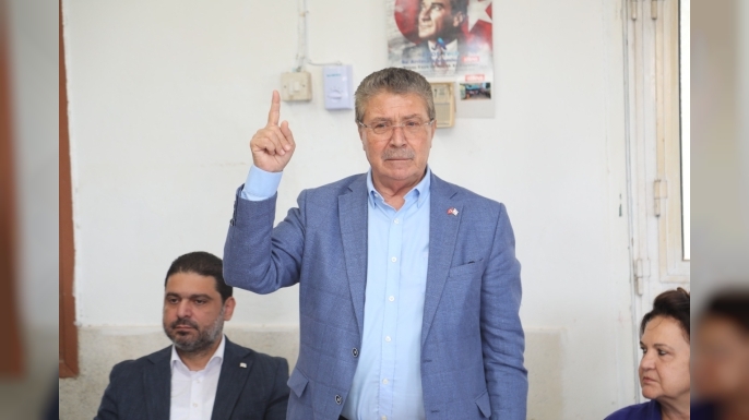 Başbakan Üstel bazı Karpaz köylerini ziyaret etti