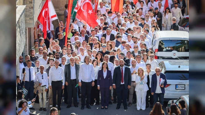 CTP’den yüzlerce kişiyle iktidar yürüyüşü; Milletvekili aday listesi Yüksek Seçim Kurulu’na teslim edildi