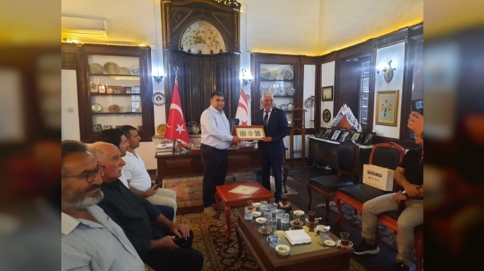 KTBB Başkanı Özçınar, Sındırgı Belediyesi’nden bir heyeti kabul etti