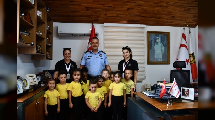 Küçücüğüm Okul Öncesi ve Etüt Merkezi öğrencileri Güzelyurt Polis Müdürlüğü’nü ziyaret etti