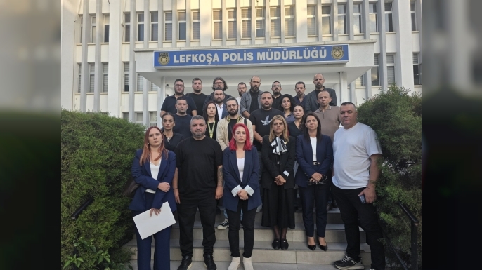 Saldırıya uğrayan gazeteciler Lefkoşa Polis Müdürlüğüne şikâyette bulundu