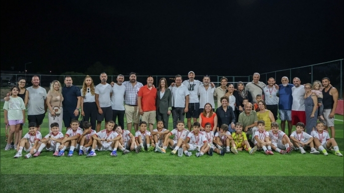 28. Naci Talat Halı Saha Futbol Anı Turnuvası’nda çocuklar sahaya çıktı