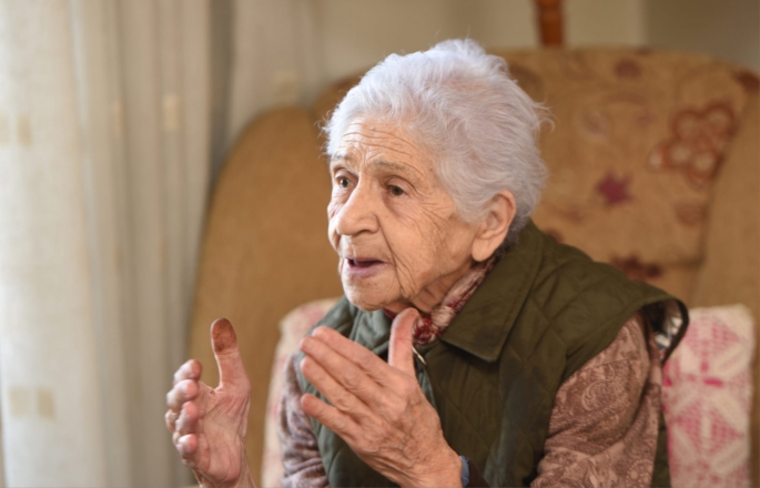 84 yaşındaki Hatice Teralı İncirli’den 8 Mart mesajı: “Kadın olmaktan da öğretmen olmaktan da mutluyum ama anneliğimden daha çok…”