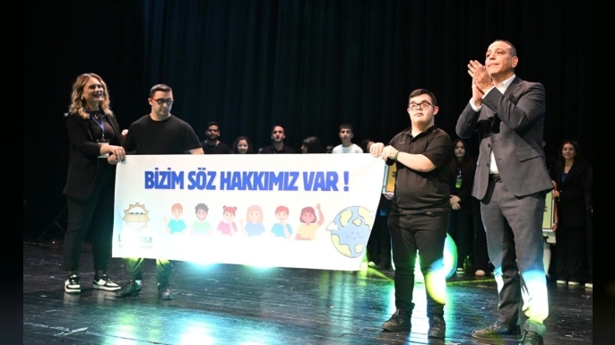 Akdeniz Karpaz Üniversitesi öğrencileri, 9. Engelsiz Sanat Gecesi’nde Perde arkasında aktif rol üstlendi