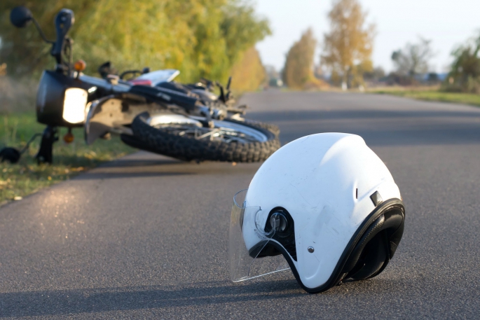 Aracı İle motorluya kasten vurdu