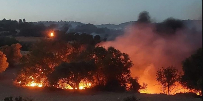 Baf’ta dün çıkan büyük yangın devam ediyor