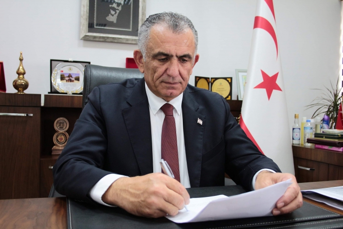 BAKAN ÇAVUŞOĞLU, DR. FAZIL KÜÇÜK’Ü ANMA MESAJI YAYIMLADI