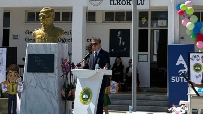 Başbakan Üstel, Mehmetçik İlkokulu’nu ziyaret etti