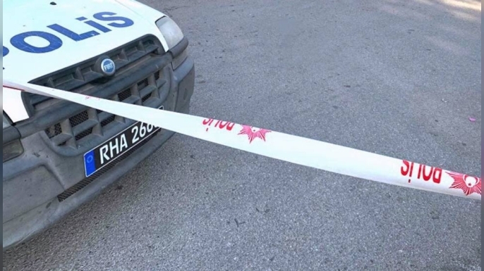 Bostancı’da alkollü sürücünün kullandığı otomobil takla attı, tavanı üzerinde durdu