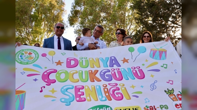 Cumhurbaşkanı Tufan Erhürman, Değirmenlik Akıncılar Belediyesi'nin düzenlediği Dünya Çocuk Şenliğine katıldı