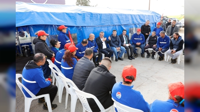 Cumhurbaşkanı Tufan Erhürman, grevdeki Ektam Kıbrıs Ltd. çalışanlarını ziyaret etti