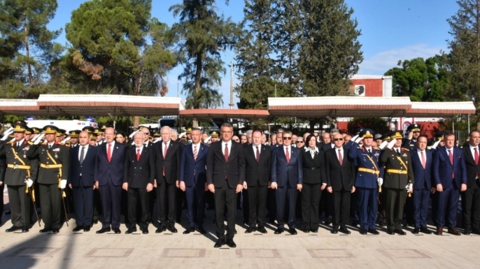 Cumhurbaşkanı Tufan Erhürman, Lefkoşa Atatürk Anıtı’nda düzenlenen törene katıldı