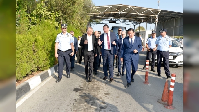 Cumhurbaşkanı Tufan Erhürman, Metehan'daki yoğunluğu yerinde inceledi