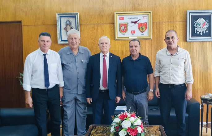 Cumhuriyet Meclisi Başkanı Zorlu Töre, Larnakalılar Derneği’ni kabul etti