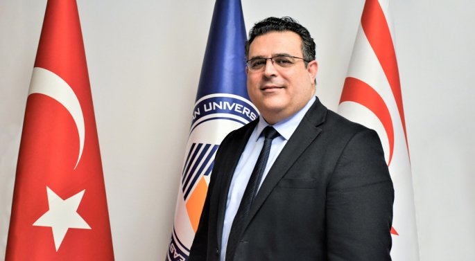 DAÜ Rektörü Hocanın, rektörlükle ilgili hatalı değerlendirmeler yapıldığını ve eksik yanlış bilgiler aktarıldığını belirtti