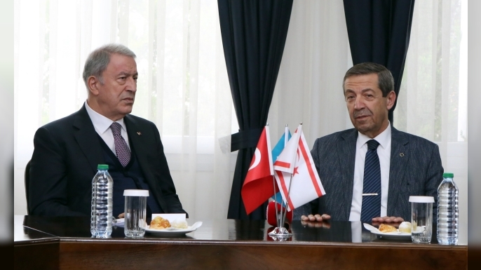 Dışişleri Bakanı Ertuğruloğlu, TBMM Milli Savunma Komisyonu heyetini kabul etti