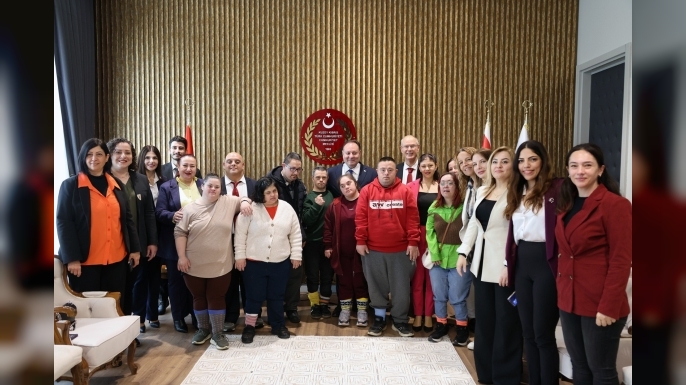 Down sendromlu gençler Meclis Başkanı Öztürkler'i ziyaret etti